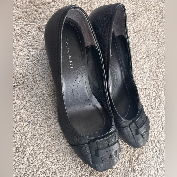 Tahari Shawna heels - Picture 2 of 5